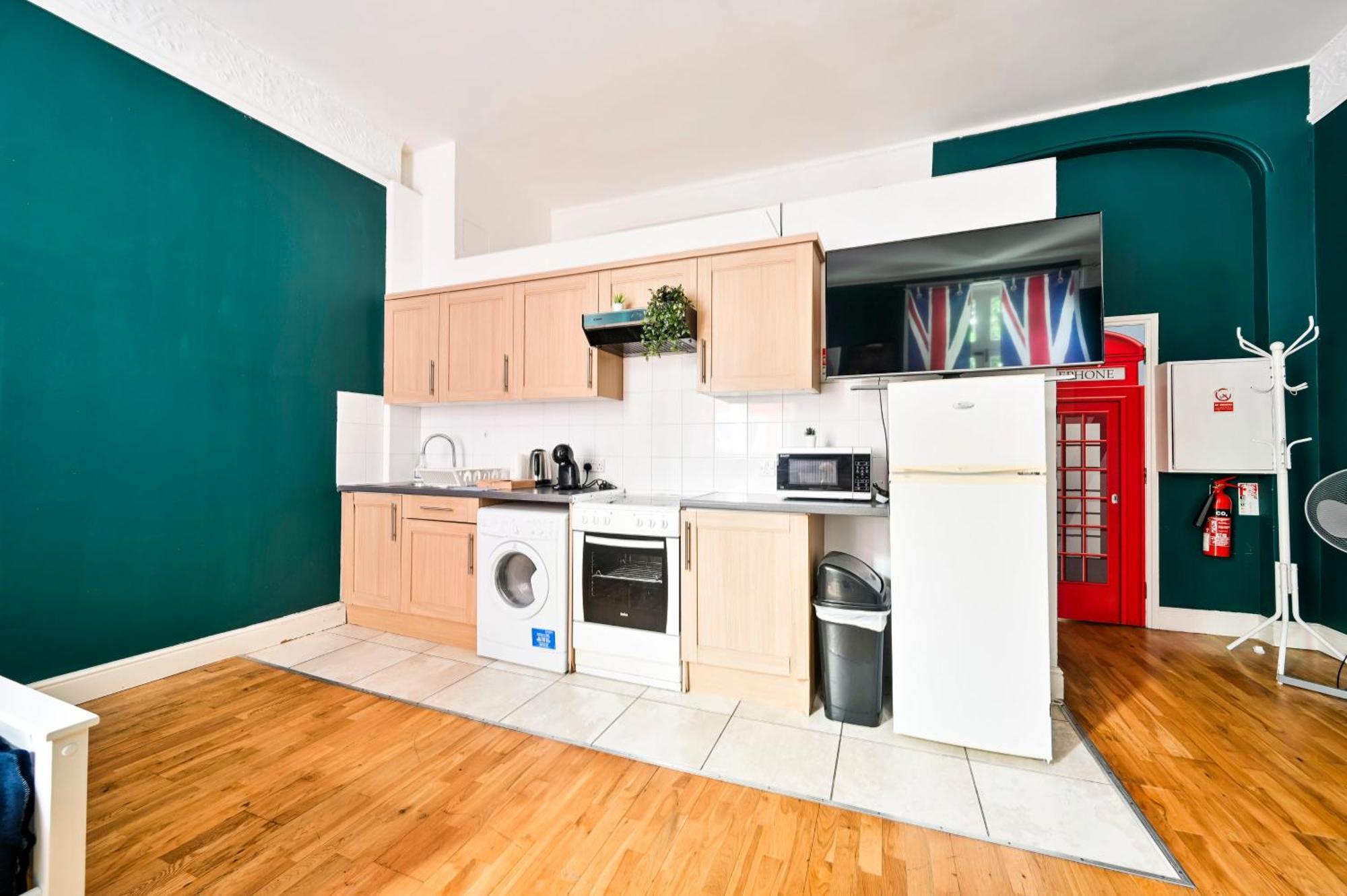 7 - Hyde Park Apartment *
