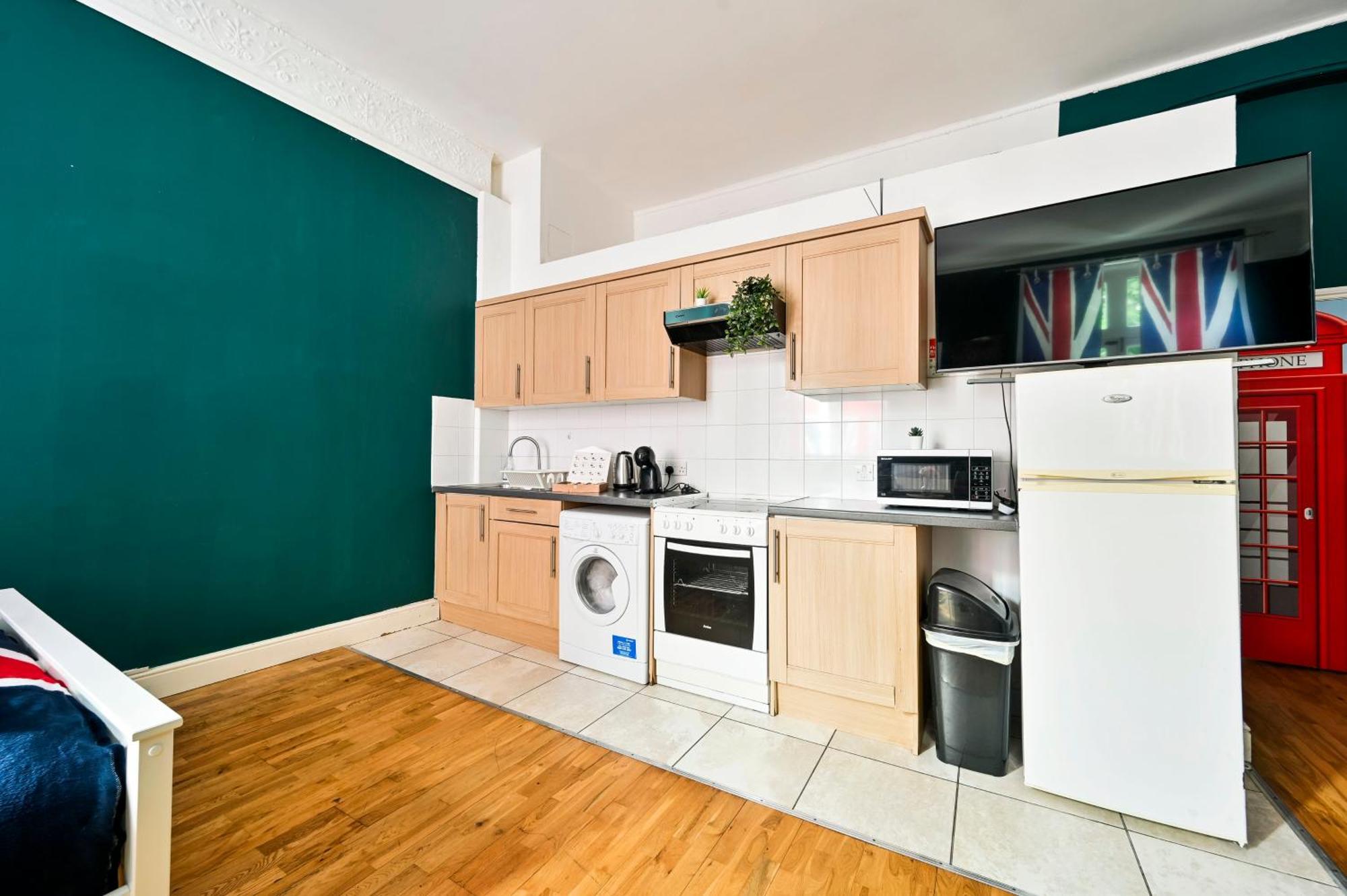 7 - Hyde Park Apartment *