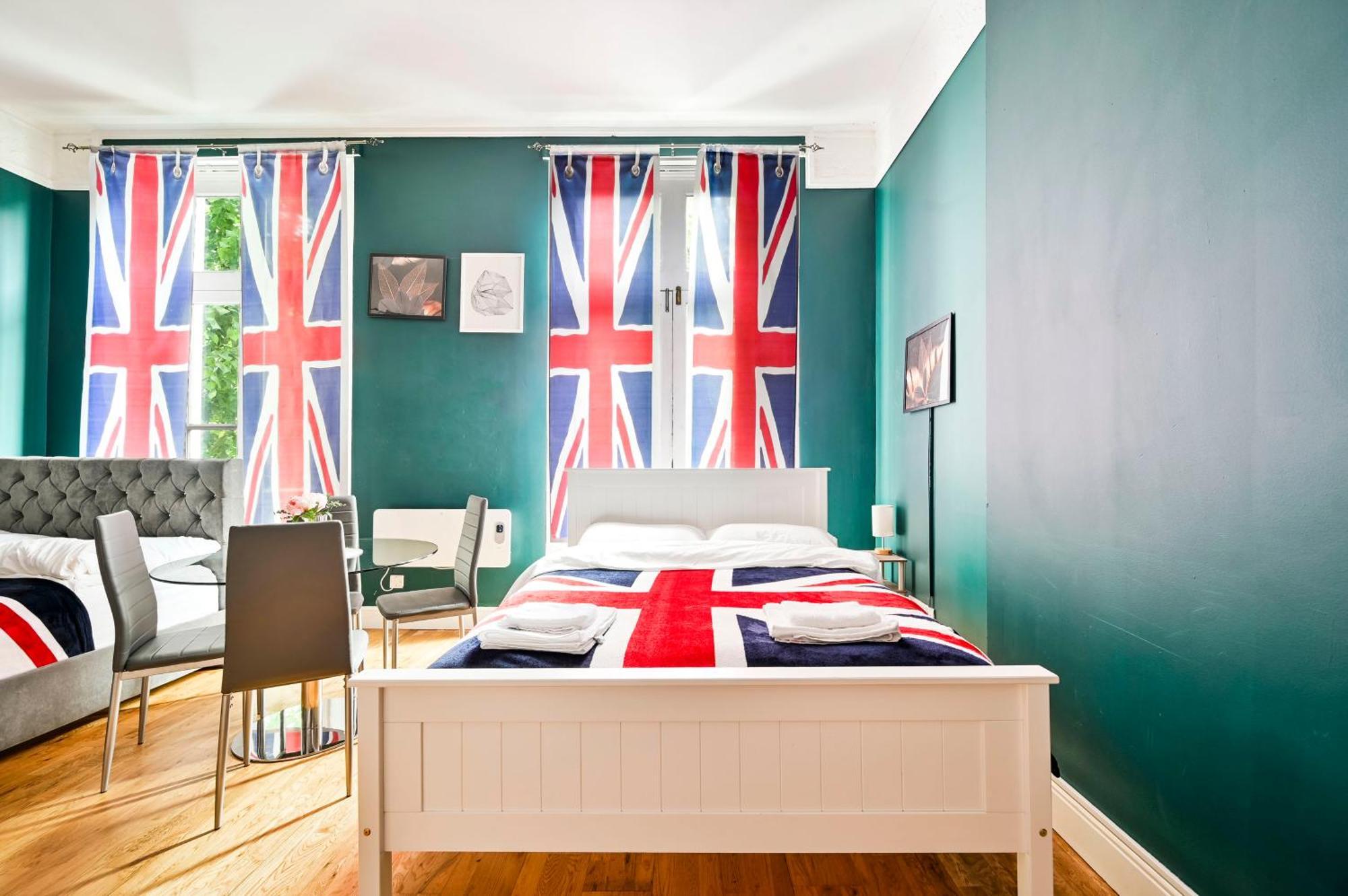 7 - Hyde Park Apartment